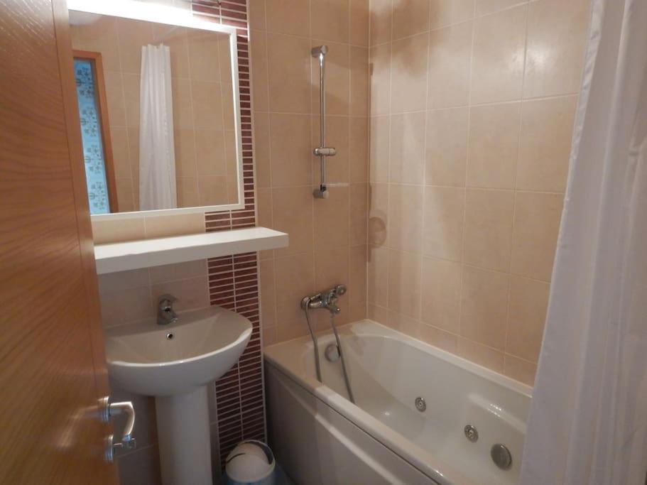 Imadnivalo Medences Hotellakas Szaunaval. بودابست المظهر الخارجي الصورة